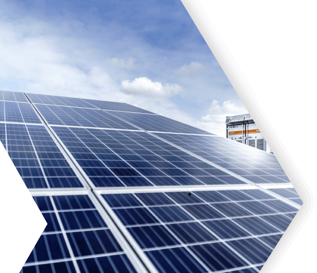 Solarpanelen auf braunem Untergrund